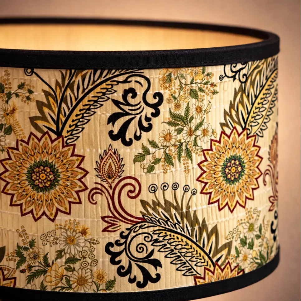 Détail tressage bambou abat-jour zen motif floral