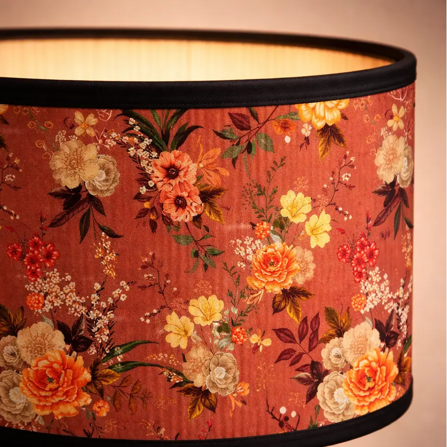 Détail imprimé fleurs terracotta abat-jour vintage